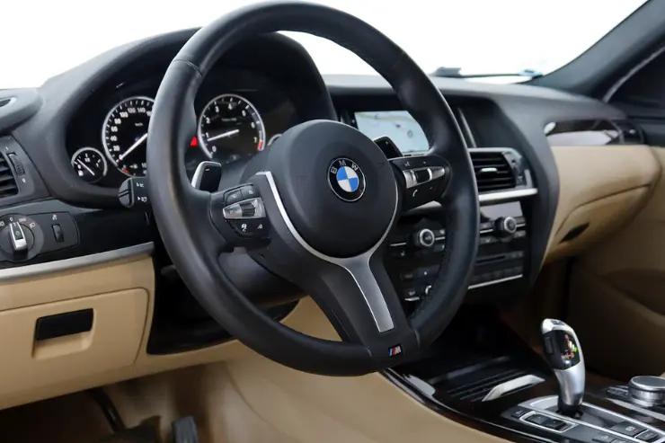 bmw interiorp 740 x 493