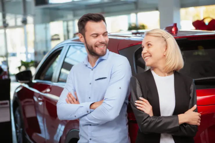 comprar un coche a un concesionario o a un particular