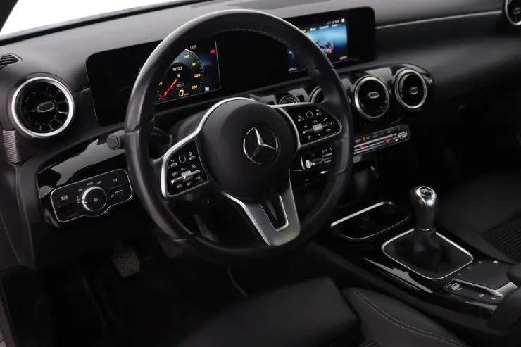 Interior del Mercedes A180 seminuevo