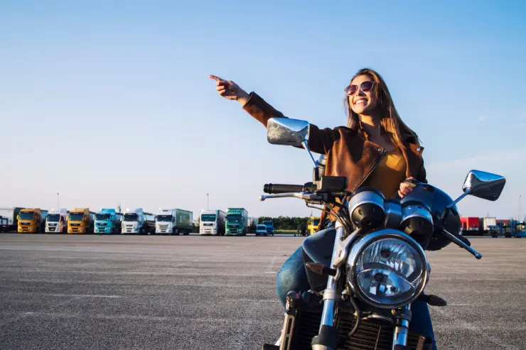 Mujer en una moto de ocasión en Madrid