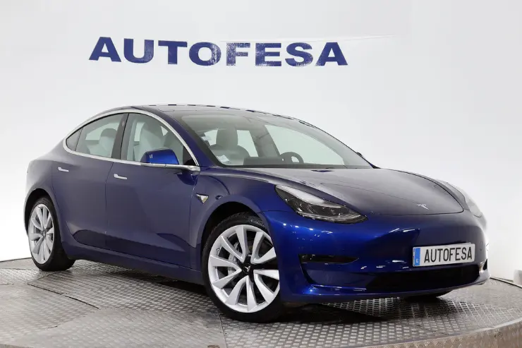 Coche Tesla seminuevo eléctrico